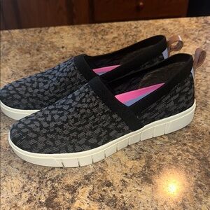 RYKA Women's Black Slip-On Sneakers SIZE 
9.5 HERA